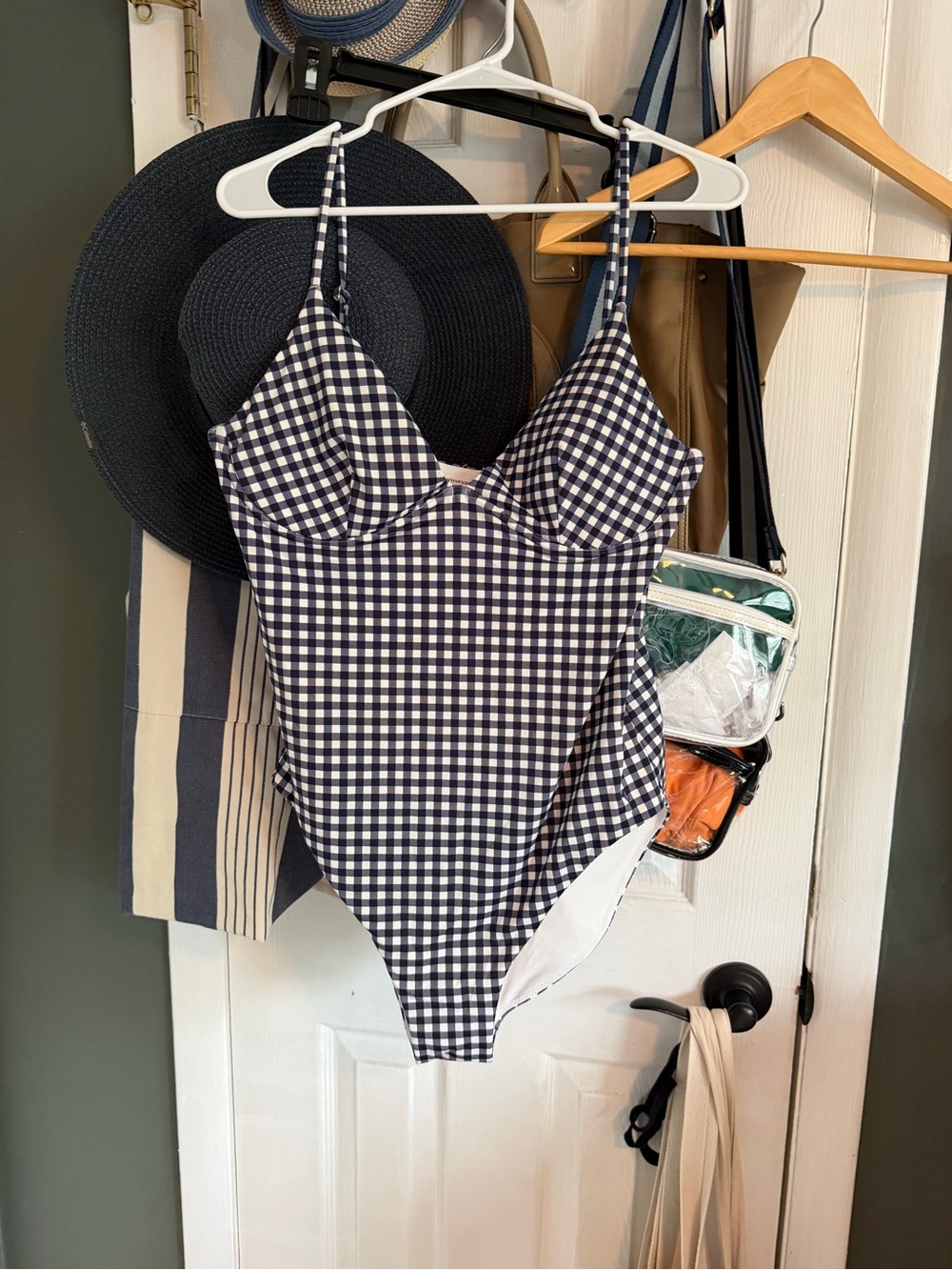 Vineyard Vines women’s Gingham One-Piece Swimsuit in Navy and White size XL